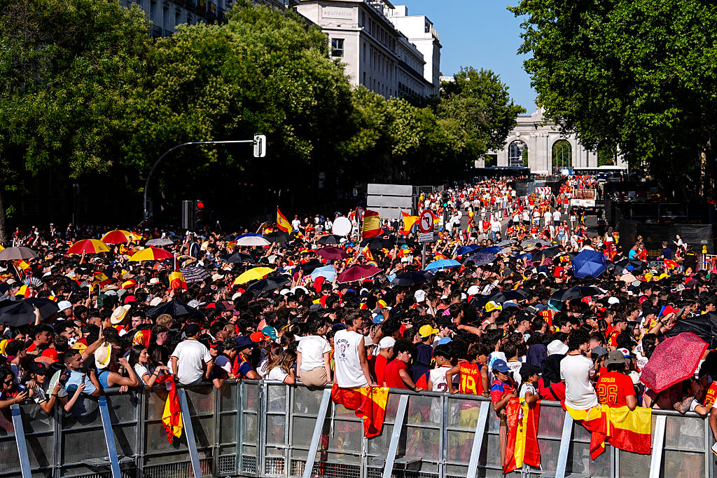 Kezdődik a fieszta: a királyi család fogadta a hazatérő világbajnok spanyol válogatottat – videó