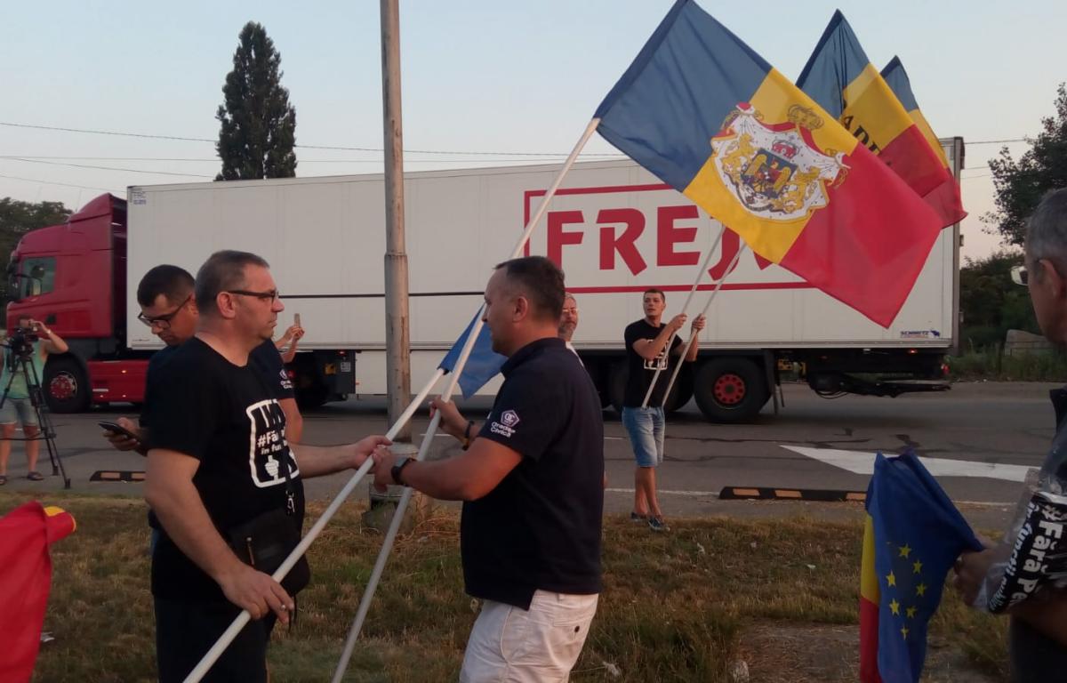 Primii români din diaspora, primiți cu aplauze în Vama Borș. "Vrem o țară ca afară" (FOTO&VIDEO)
