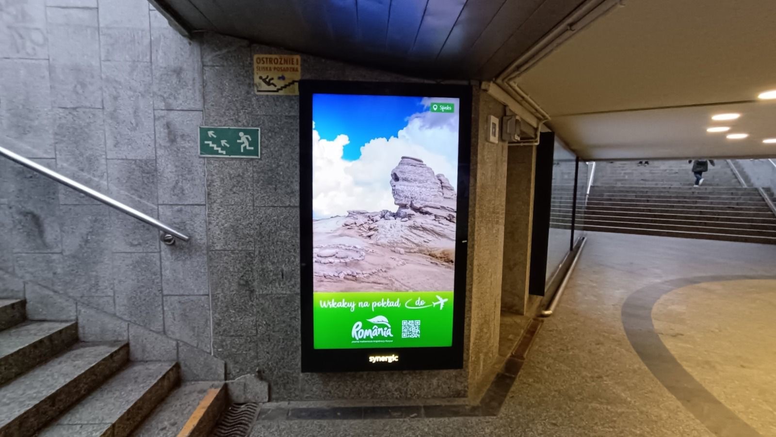 Locații turistice din România, promovate în Polonia. Reclamele sunt plasate în mijloacele de transport din Varșovia și Cracovia