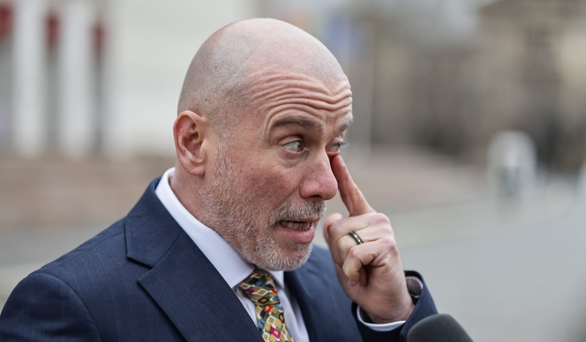 Actorii au protestat pe treptele de la TNB după ce ministrul le-a cerut să spună ce fac în cele 8 ore de program: „Muncim cel puțin 12 ore pe zi”