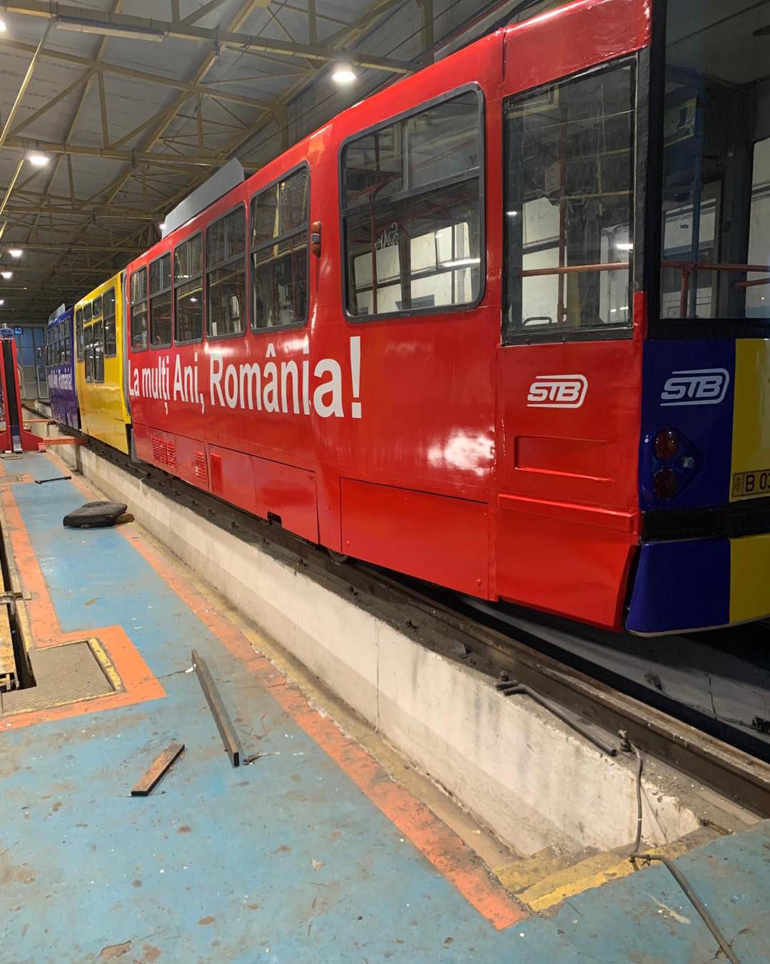 Tramvaiul Tricolor circulă în București pe linia 41. „Arborăm cu mândrie drapelul țării!”