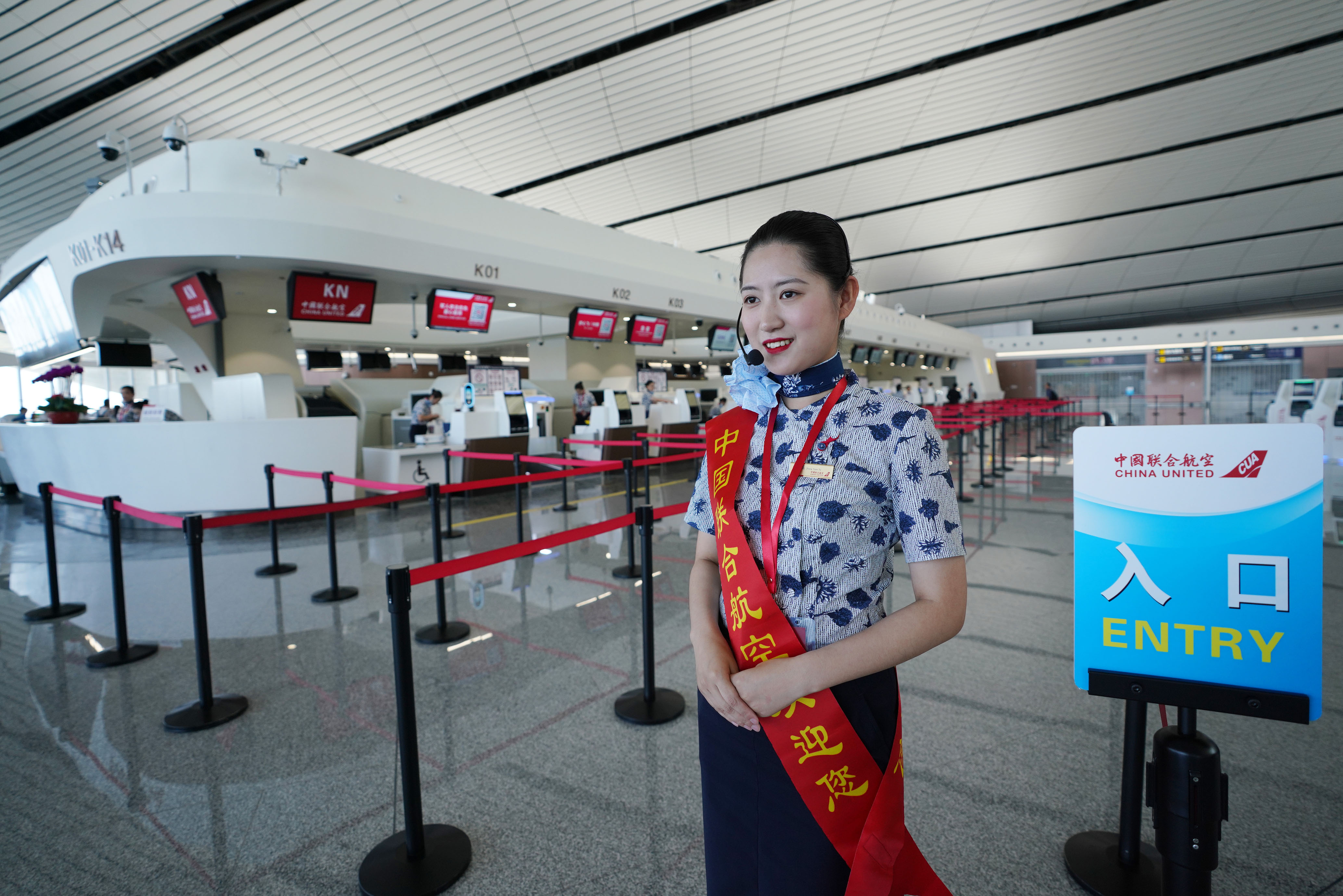 Cum arată cel mai mare aeroport din lume, inaugurat în China. E situat la 46 de kilometri de Beijing, are o suprafaţă de 700.000 m² și a costat 15 miliarde de dolari