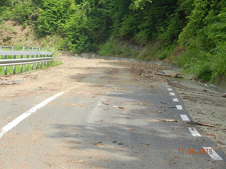 «Transalpina Banatului», amenințată de viituri! Localnicii au sunat la 112