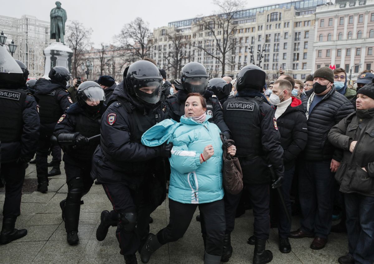 Protestele din Rusia | Peste 2.400 de oameni săltați, printre care și un copil. „Putin e un hoț!” și „Rusia fără Putin!”, au strigat manifestanții