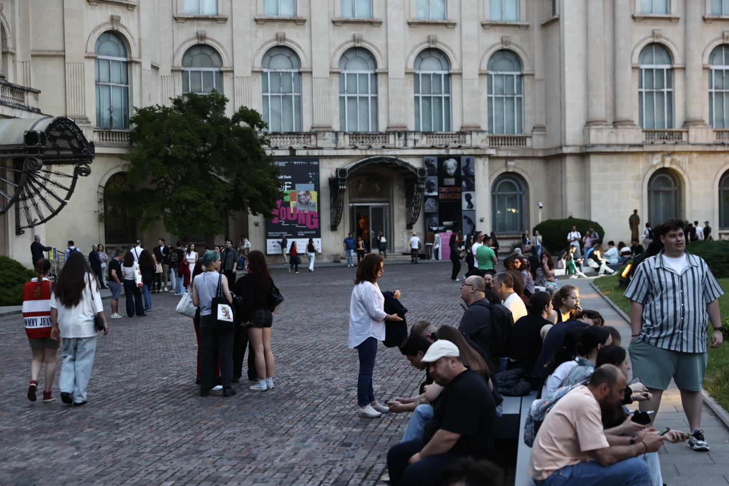 Noaptea Muzeelor 2026. Mii de oameni au stat la coadă ca să vadă muzee gratuit în București