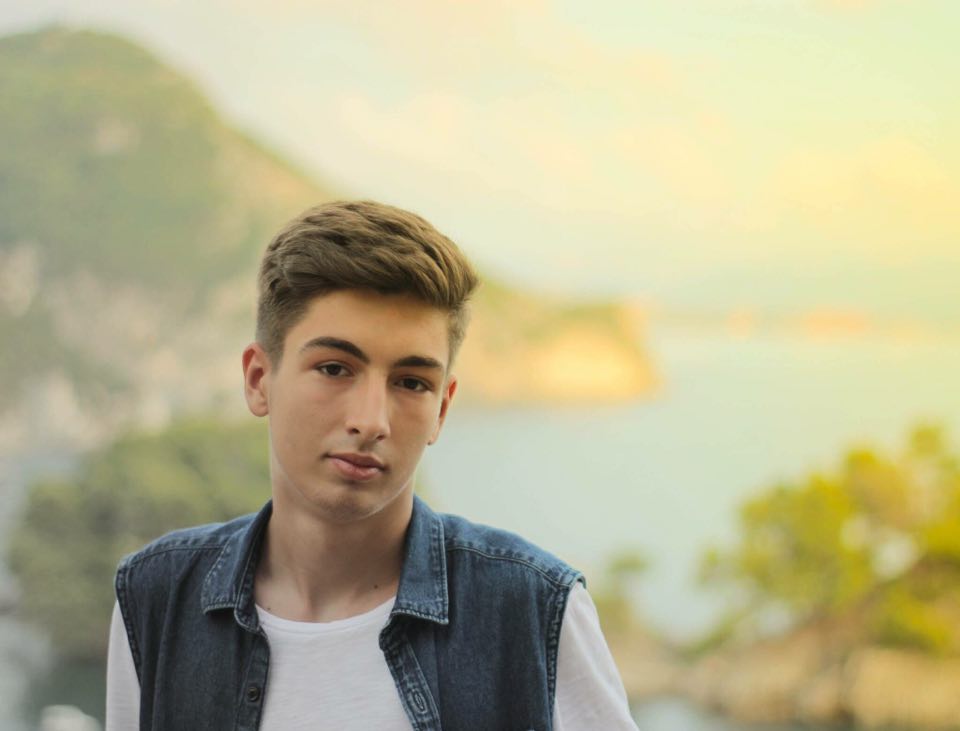 REPORTAJ | Daniel Ursu, adolescentul din Vrancea care construiește roboți pentru pompieri: "Când eram mic desfăceam jucăriile și făceam diverse chestii din ele"