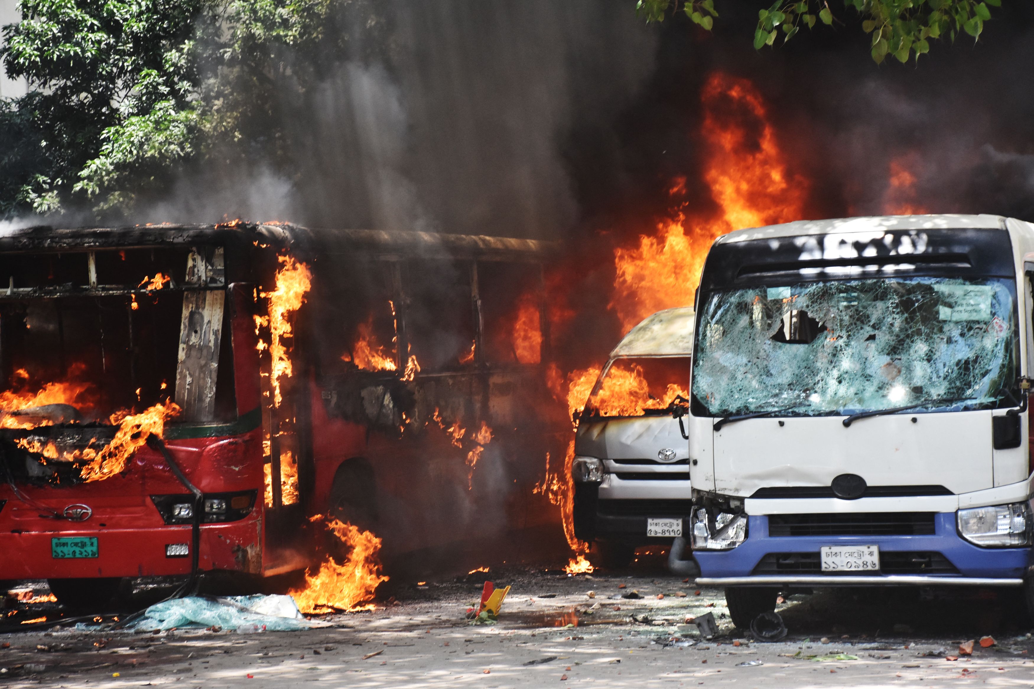 Stare de asediu în Bangladesh. Cel puţin 73 de oameni au murit în timpul unor manifestaţii antiguvernamentale