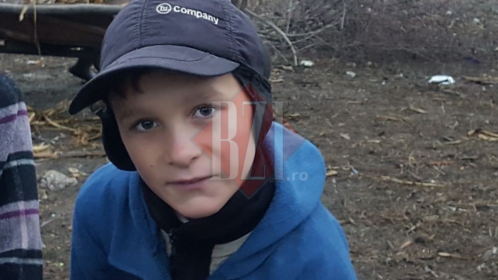 Fetița din Iași care este mamă la 11 ani pentru fratele ei. Copiii au fost abandonați de mamă