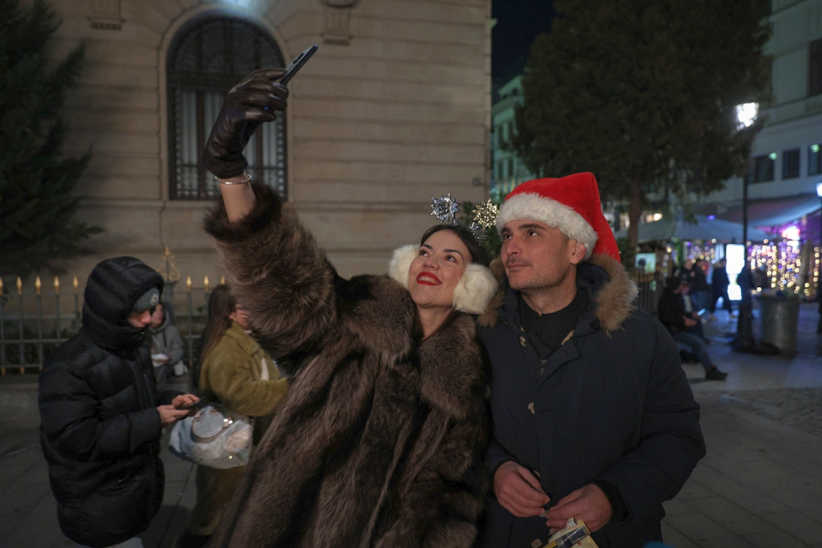 FOTO. Sute de persoane au petrecut de Revelion în Centrul Vechi, din București. A fost show și în Parcul IOR