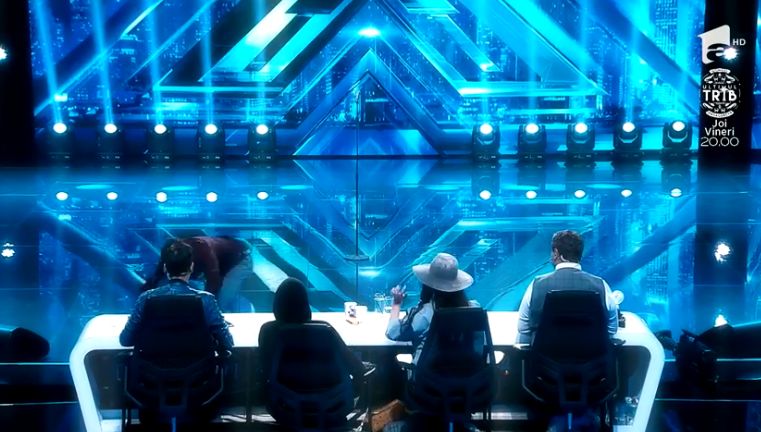 Și-a ratat cariera în preoție din cauza restanțelor. Cezar Dumitrescu, cea mai uluitoare apariție de la X Factor: a cântat, a căzut, a trecut mai departe | FOTO