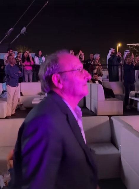 Cum a fost surprinsă Iulia Vântur cu părinții la concertul lui Salman Khan din Dubai. Starul de la Bollywood a făcut show în fața socrilor