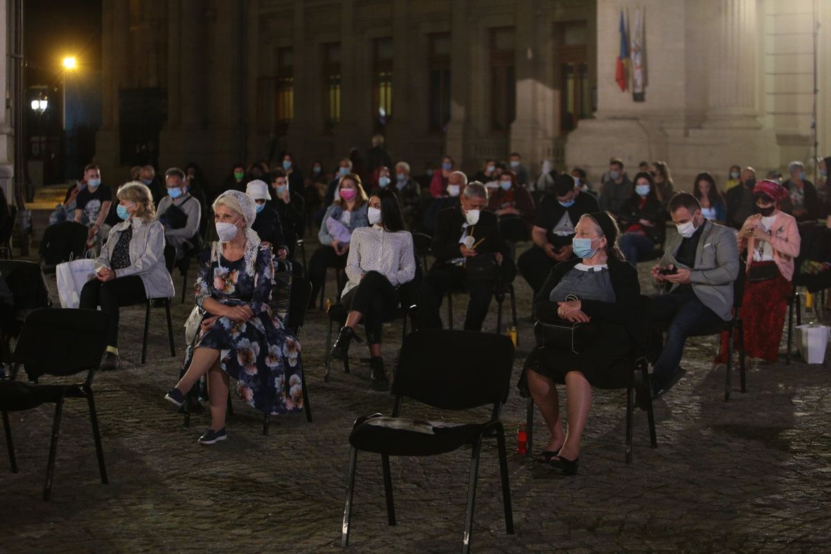 Cum a arătat Patriarhia în noaptea Învierii. 500 de oameni au asistat la slujbă din curte