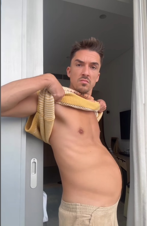 Reacții după ce Emil Rengle a folosit un filtru care imită sarcina. Fanii nu s-au abținut: „Chiar o să creadă lumea că ești gravid”
