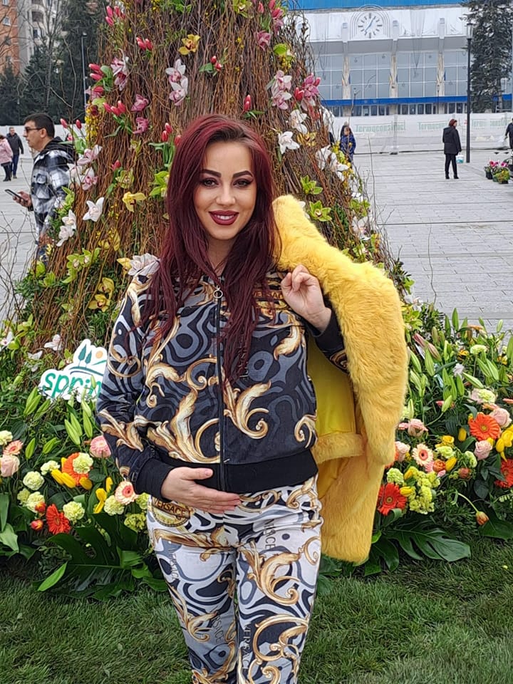 Larisa Drăgulescu activează încă pe Onlyfans, deși e însărcinată în 4 luni: „E foarte ușor să fac poze și să-mi intre banii”. Ce părere are actualul iubit