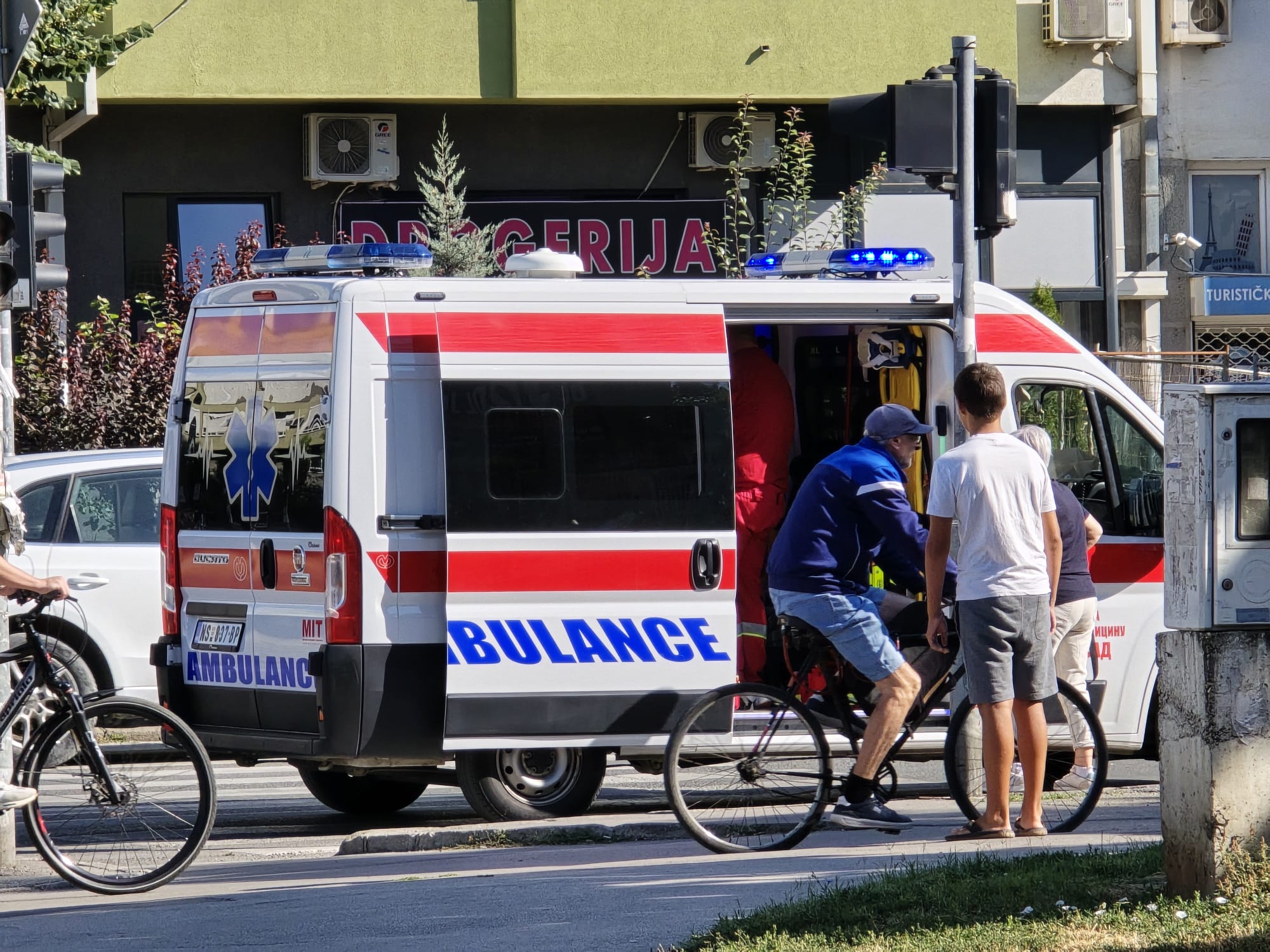 STRAŠNA NESREĆA U NOVOM SADU Pijani vozač pokosio ženu, ona sa teškim povredama prevezena u bolnicu