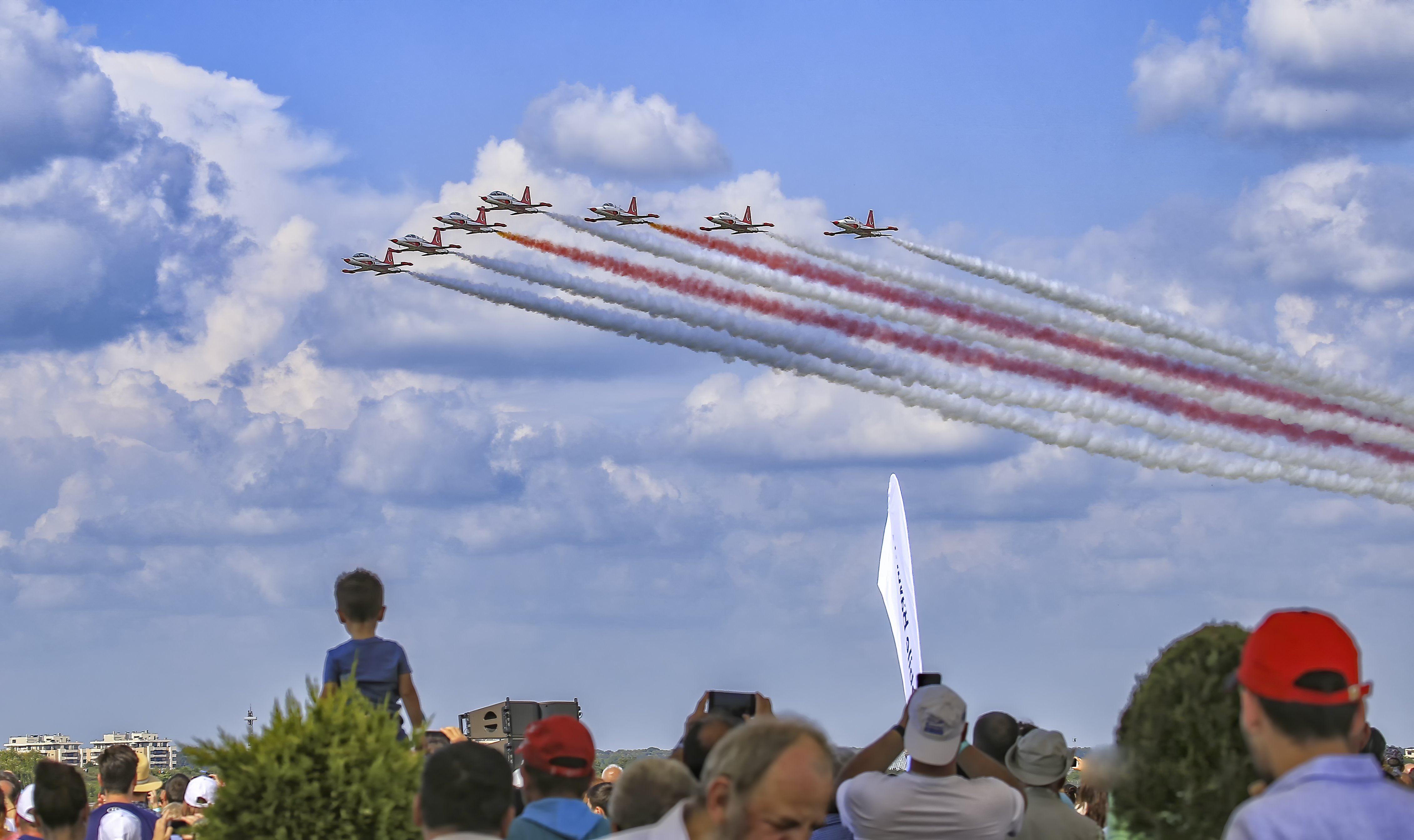 Patrouille de France, una dintre cele mai cunoscute formaţii de acrobaţie aeriană din lume, show în premieră la BIAS 2025