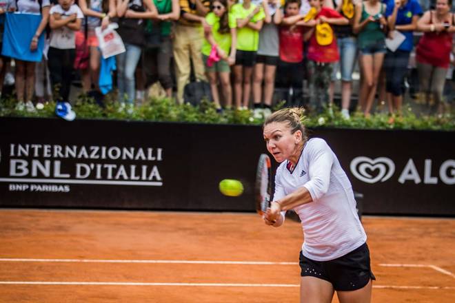 După amenințările cu moartea, Halep are bodyguard și nu mai dă autografe!