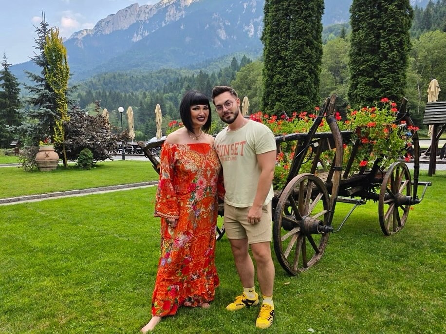 Cine e tânărul misterios alături de care Ozana Barabancea a fost surprinsă în vacanță la Plaiul Foii: „Relație foarte frumoasă”