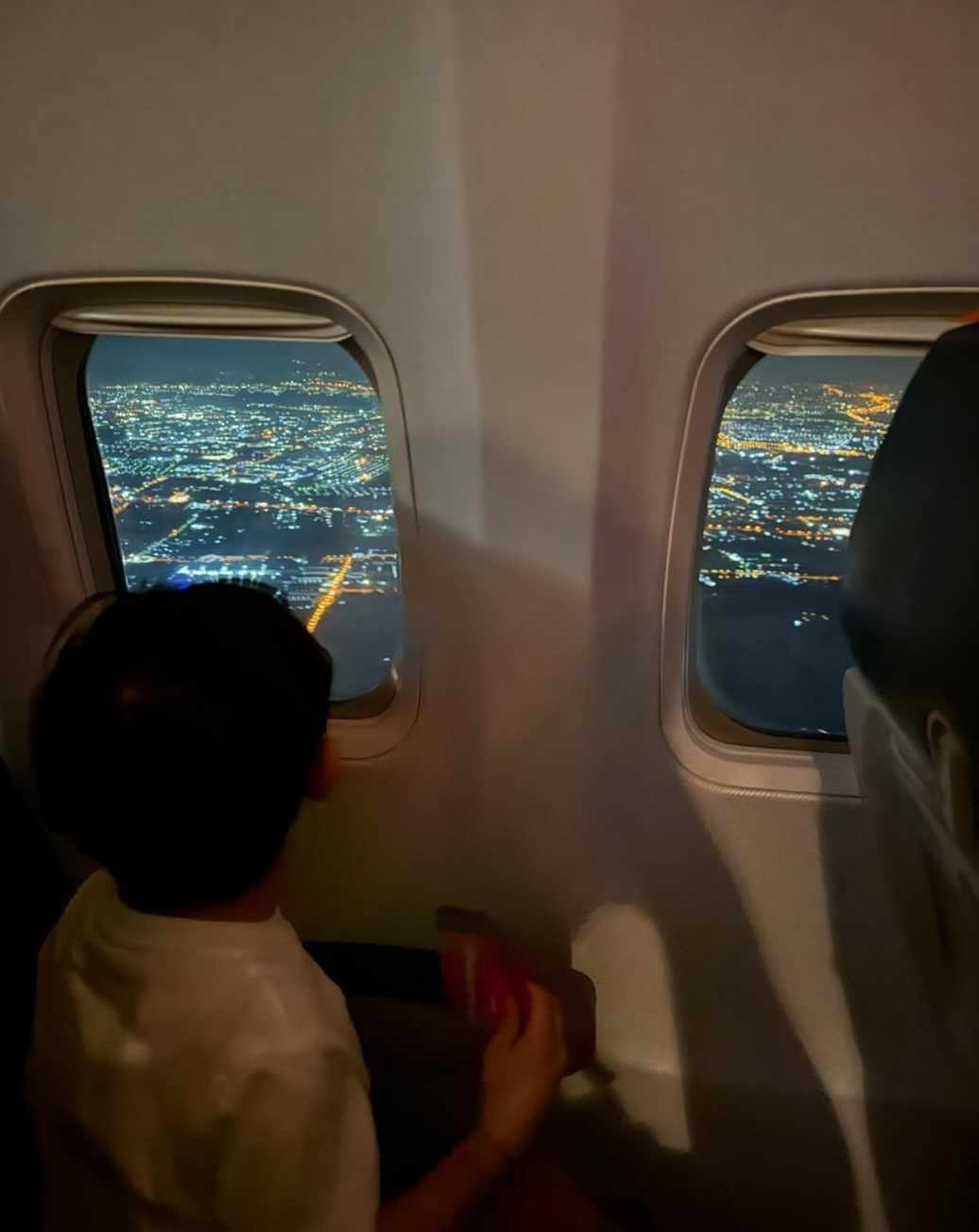 Un băiețel de 3 ani plecat prima oară în vacanță în străinătate e printre cei 179 de morți din avionul prăbușit în Coreea. Ultimele imagini cu el în viață