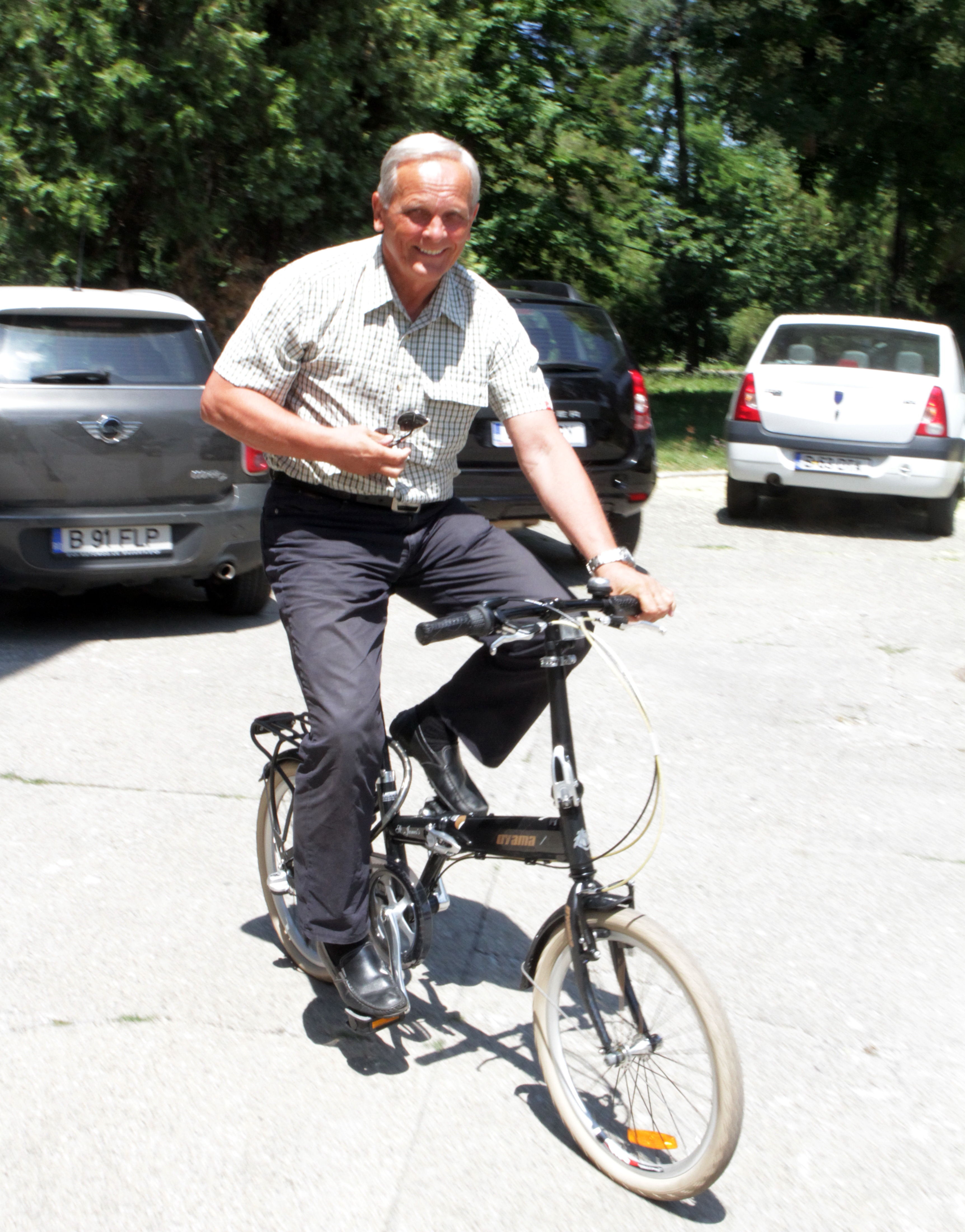 Atunci și acum / Theodor Stolojan, economistul care a ajuns premier după Mineriadă; S-a retras din cursa pentru Cotroceni, după momentul: ”Dragă Stolo”