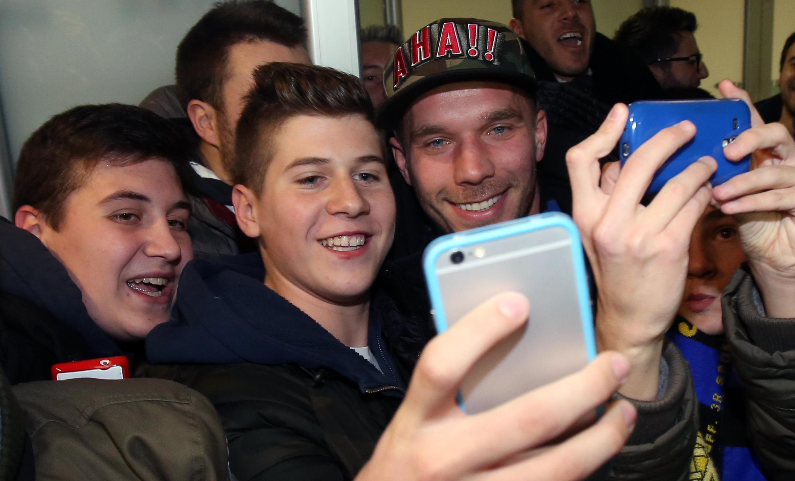 Lukas Podolski primit ca un REGE la Milano / GALERIE FOTO