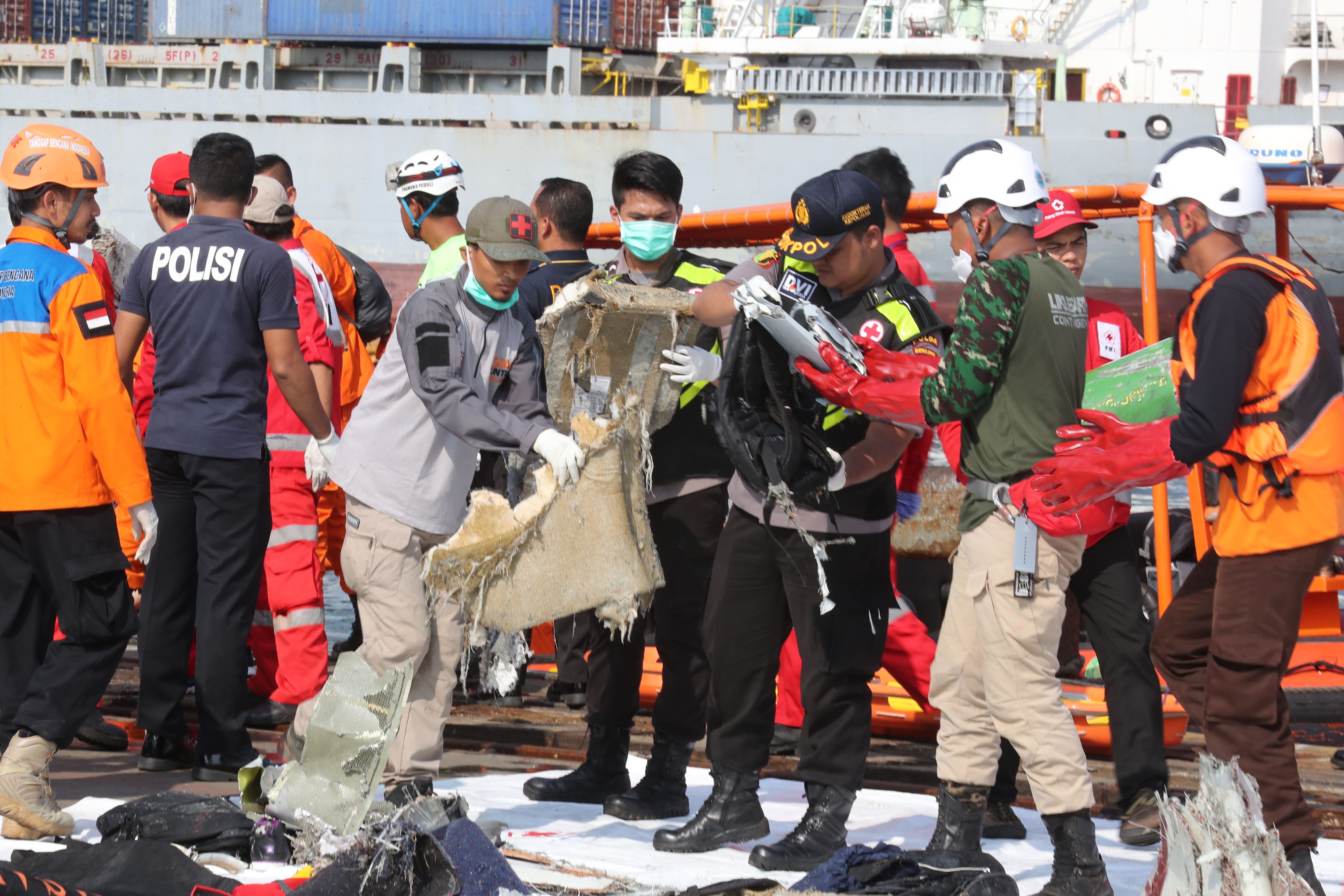 UPDATE | Accident aviatic în Indonezia. Echipele de salvare au recuperat 6 cadavre. Înainte ca avionul Lion Air să se prăbușească în mare, pilotul a raportat defecțiuni tehnice (FOTO și VIDEO)