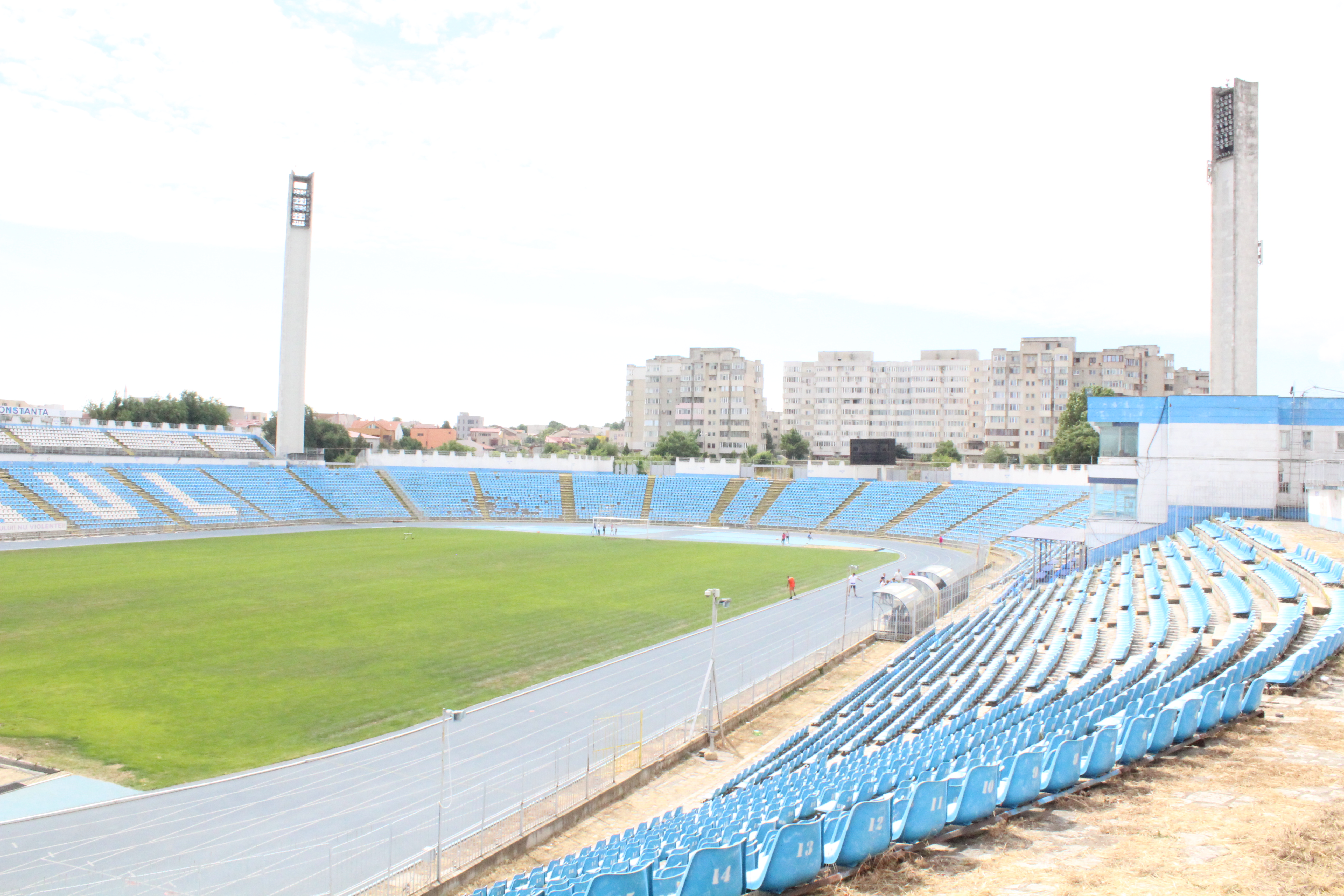 Supercupa de pe 8 iulie, pe un stadion ca după bombardament / FOTO