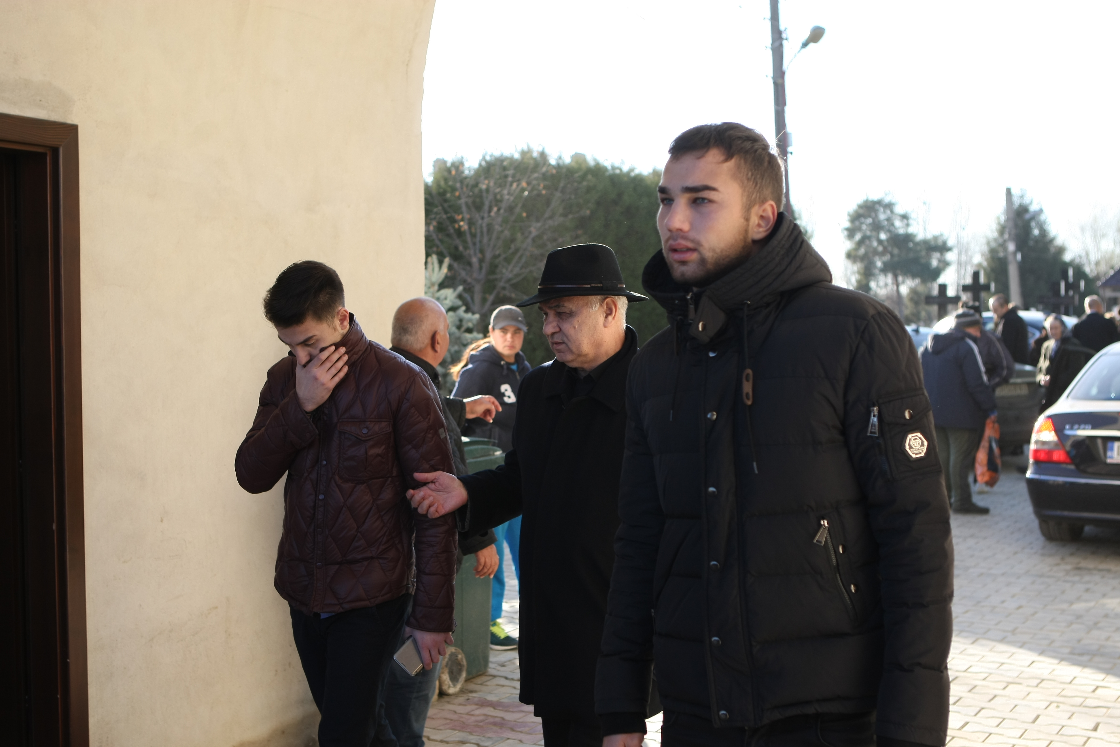 Daniel Prodan a fost înmormântat, azi, la cimitirul Sf. Ilie din Voluntari. Promisiune în lacrimi făcută de Gică Popescu: ”Îți vom îndeplini visul” | GALERIE FOTO