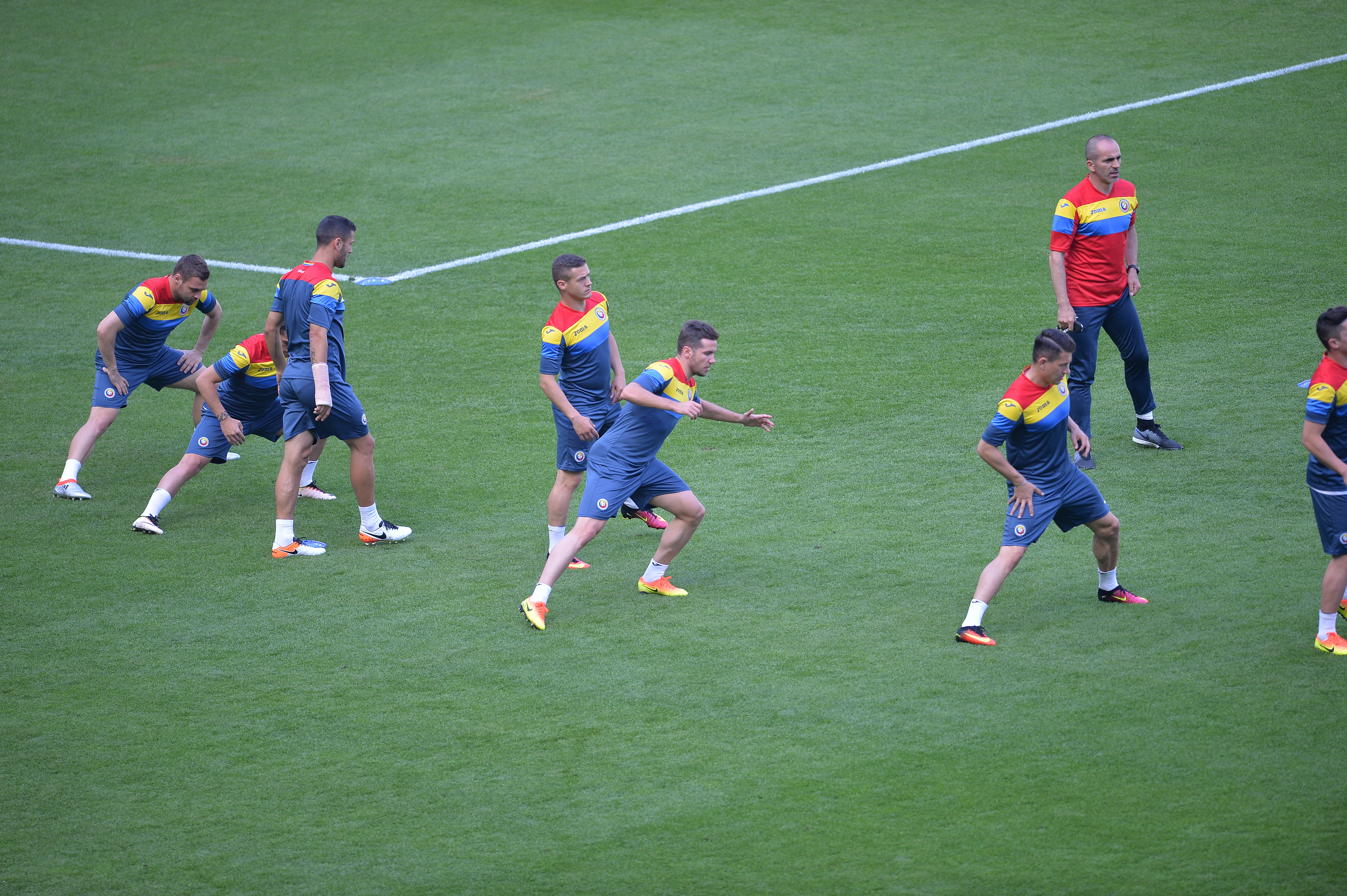 Euro 2016. Tricolorii au efectuat antrenamentul oficial pe Stade de France, ultimul înaintea meciului cu ”Les Bleus” (vineri, ora 22:00). Zâmbete și uimire / GALERIE FOTO și VIDEO
