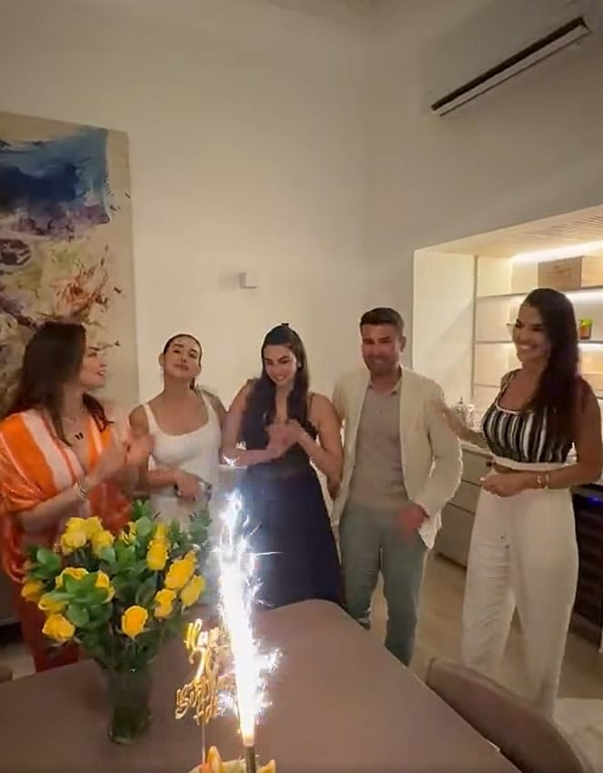 Imagini rare cu fata cea mare a lui Adrian Mutu. Maya a absolvit facultatea, iar părinții i-au fost alături