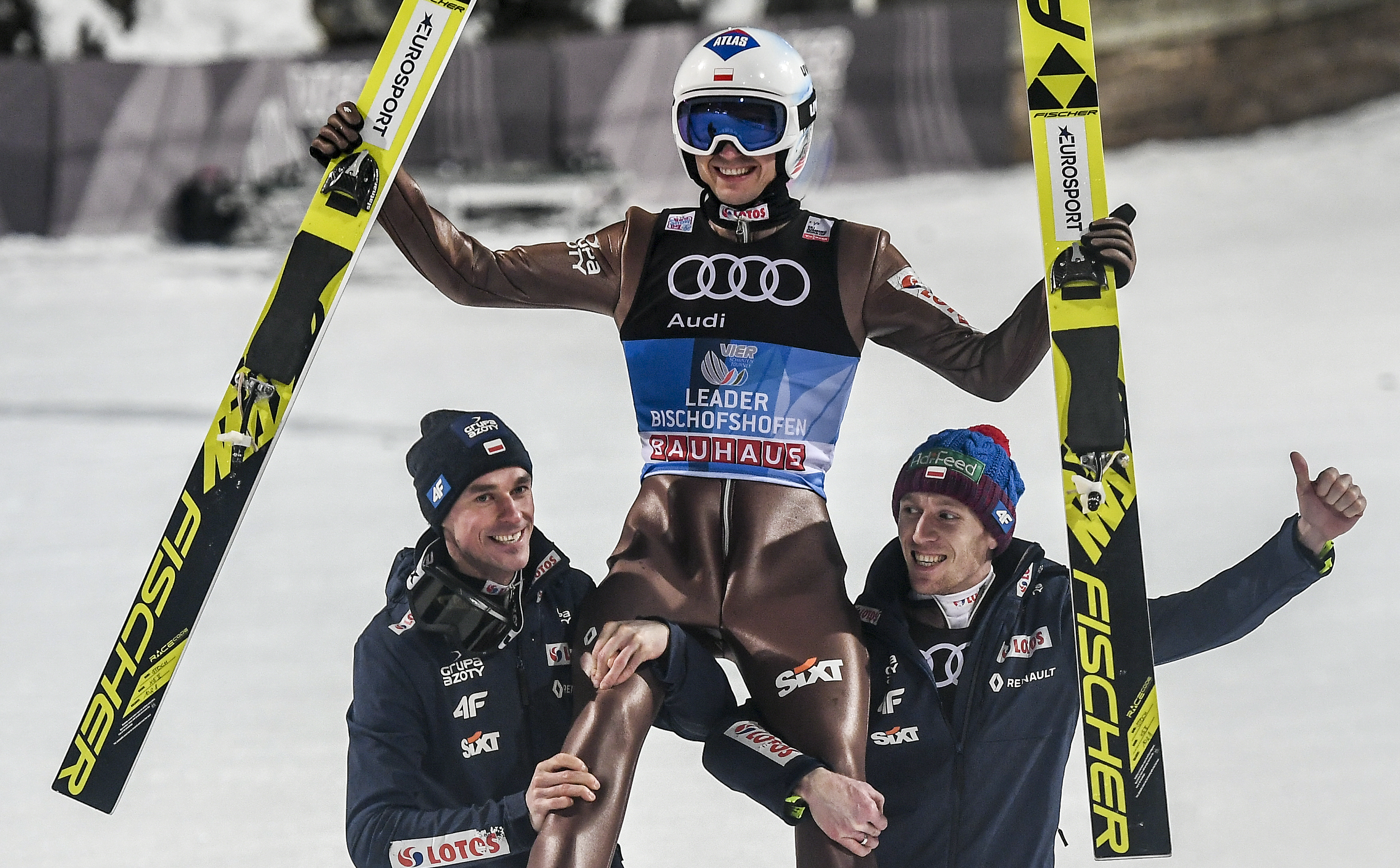 Turneul celor 4 Trambuline 2017/ 2018. Polonezul Kamil Stoch, în istorie! 4 victorii din 4, recordul vechi de 16 ani a fost egalat / FOTO&VIDEO