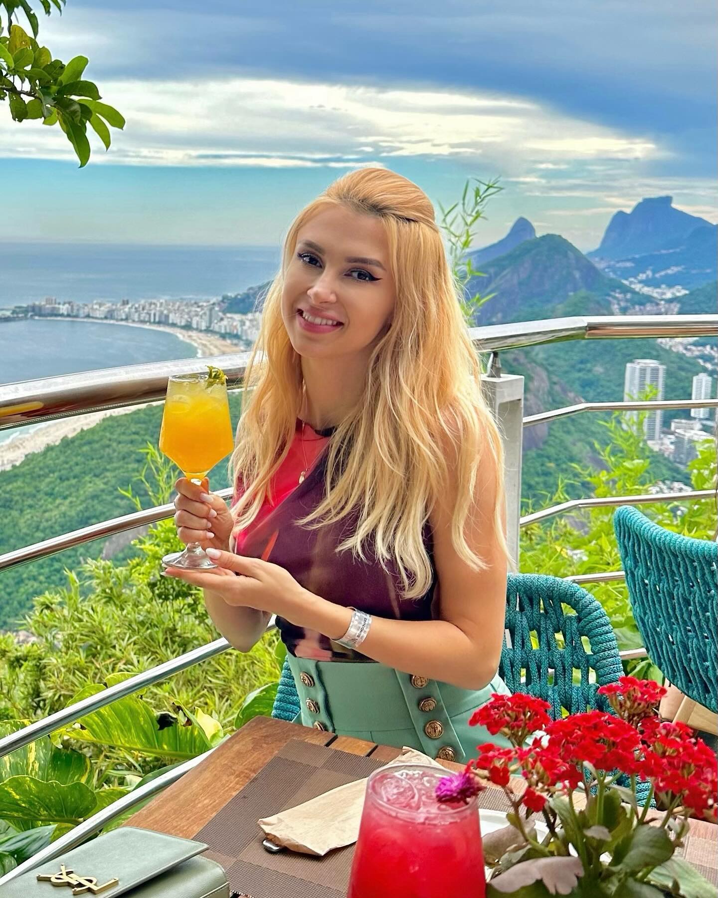 Andreea Bălan, despre cum se împarte între carieră și viața de mamă a două fete: „Nu am avut timp să le iau de la grădiniță. Bunica ține casa”