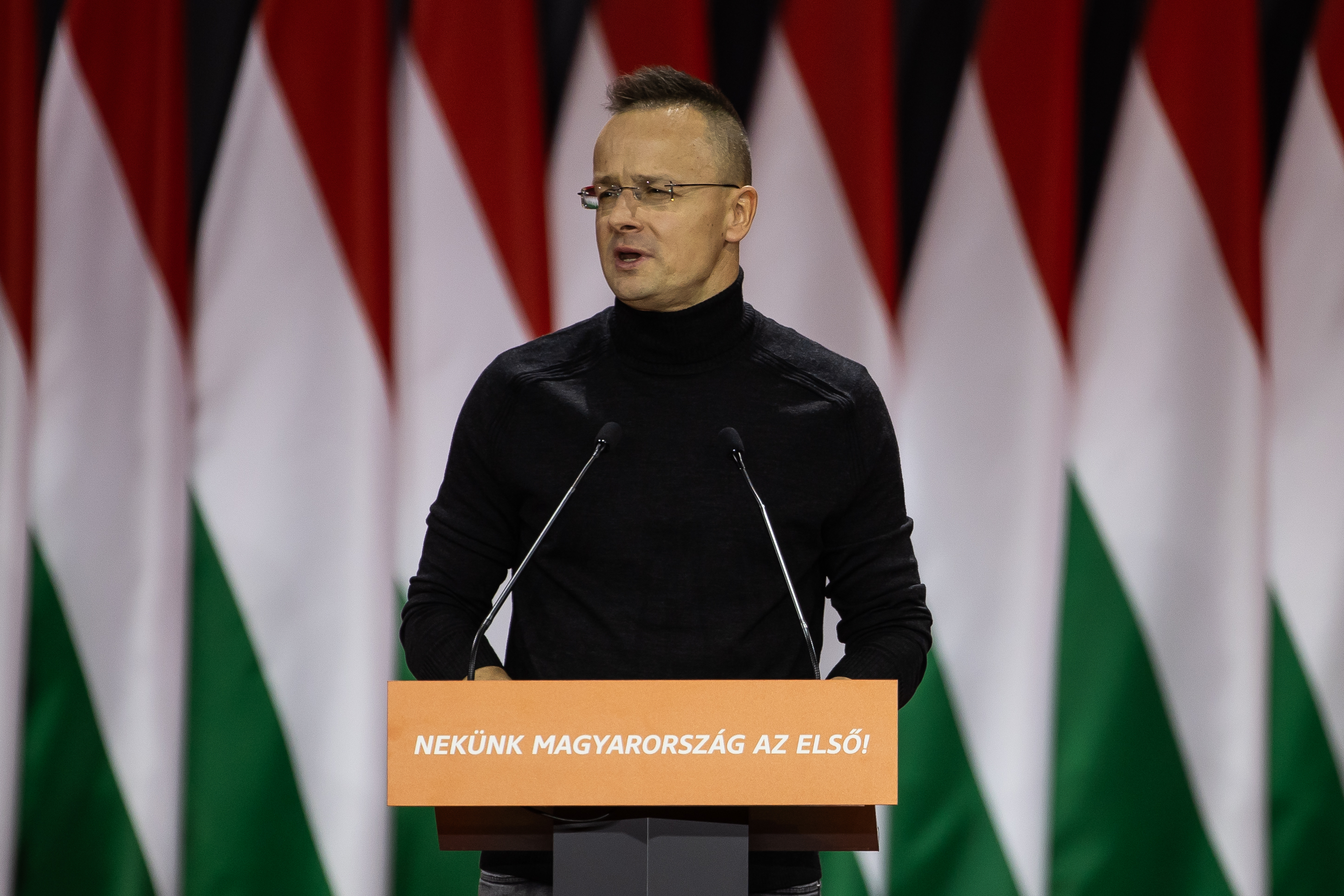 Az Izraelt érő rakétatámadás kapcsán üzent Szijjártó Péter