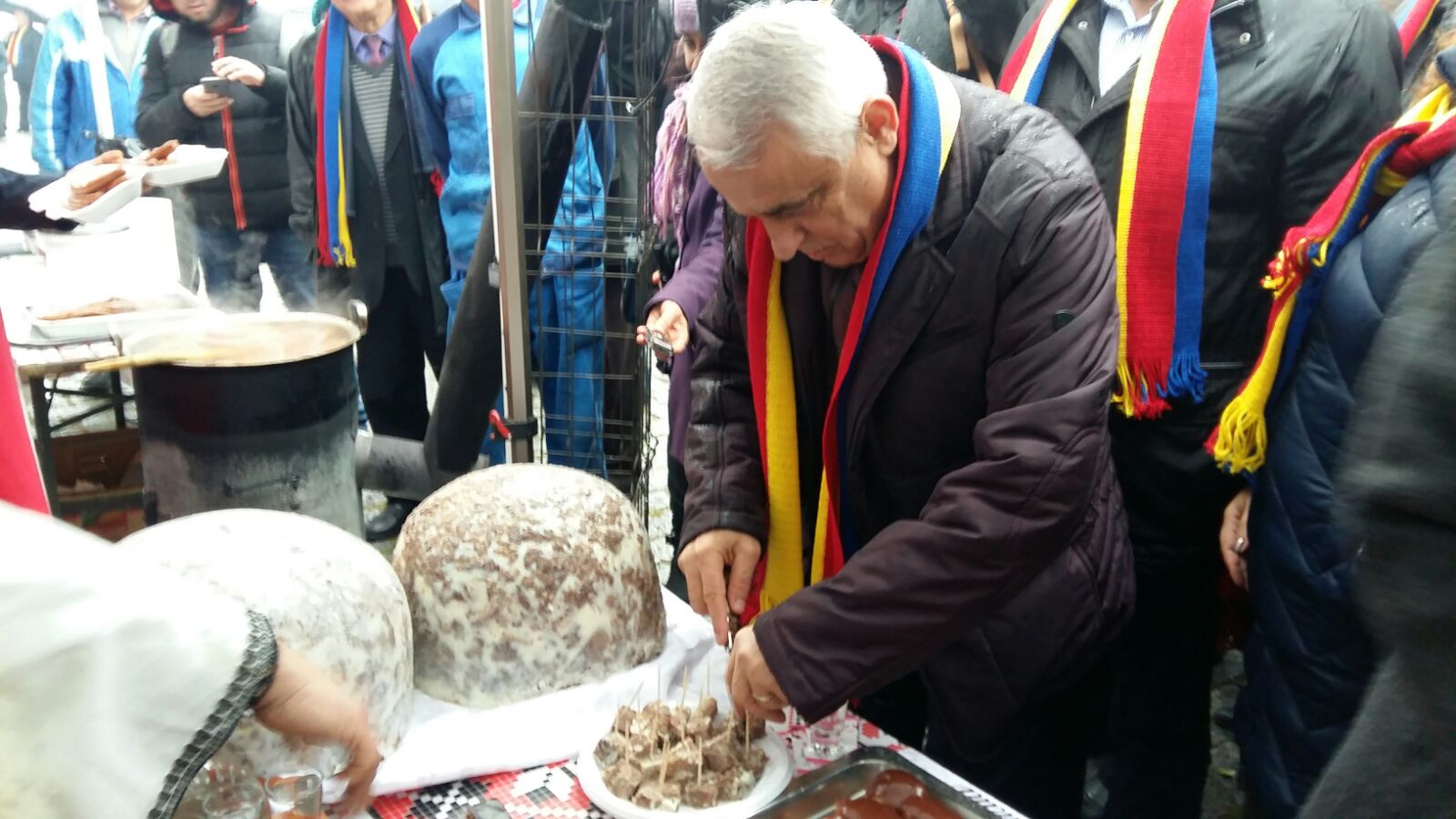 Daea: "Oaia, săraca, vine din vârful muntelui cu oamenii ăştia care pleacă şi uită de neveste, de copii"|VIDEO
