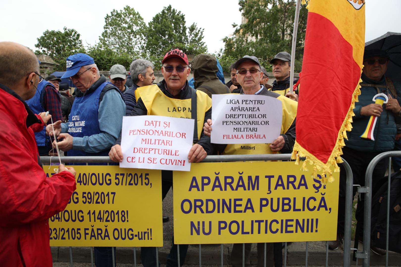 Pensionarii militari, protest la Bucureşti. Ei reclamă „incoerenţa legislativă şi discriminarea”