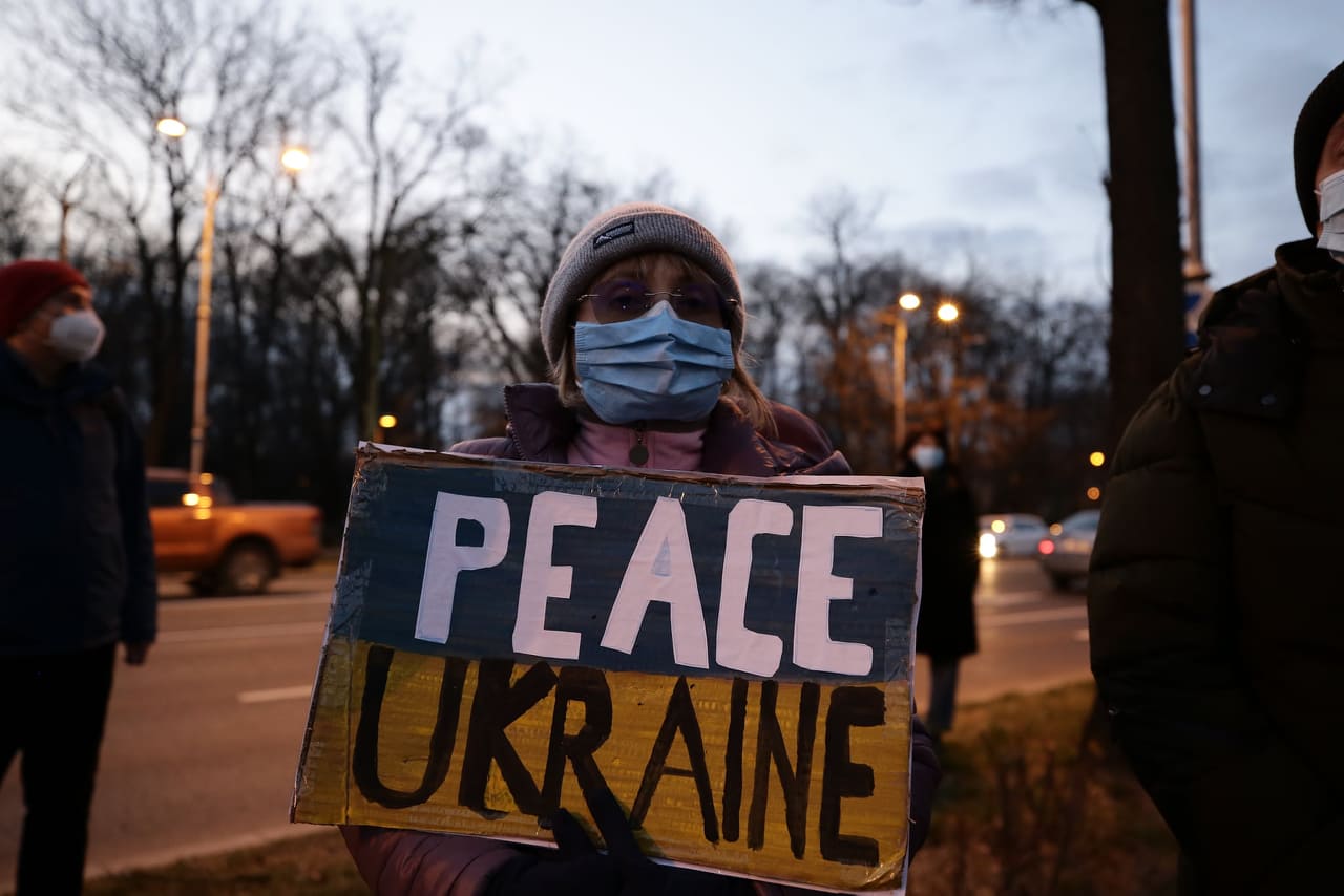 IMAGINI. Din București până în Sydney, mii de oameni protestează față de războiul din Ucraina: „Stop Putin!”