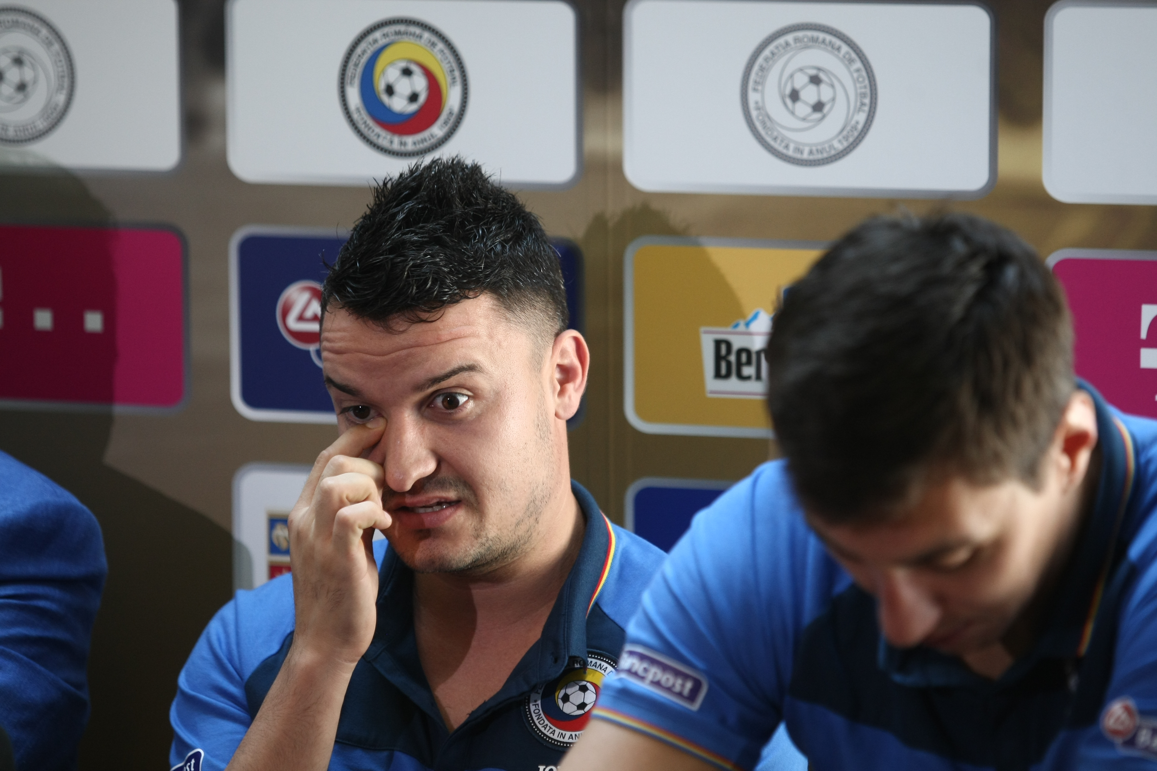 Schimb de replici fabuloase între Iordănescu și Budescu. ”Aștept să te apuci de fotbal”. ”Ce vrei, bă, cine ești?” / GALERIE FOTO