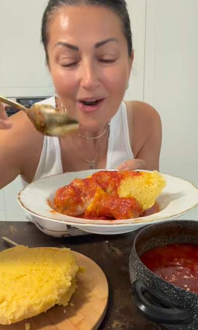 Gabriela Cristea a dezvăluit rețeta sa de ostropel de pui. Ingredientul care dă un gust special preparatului