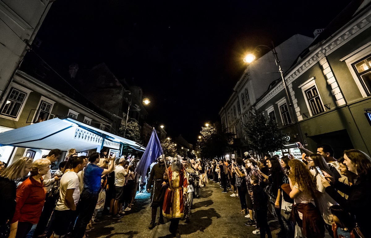 Atmosferă de poveste la Festivalul Medieval din Sibiu 2017. Cavaleri, domnițe și rock medieval în Piața Mare