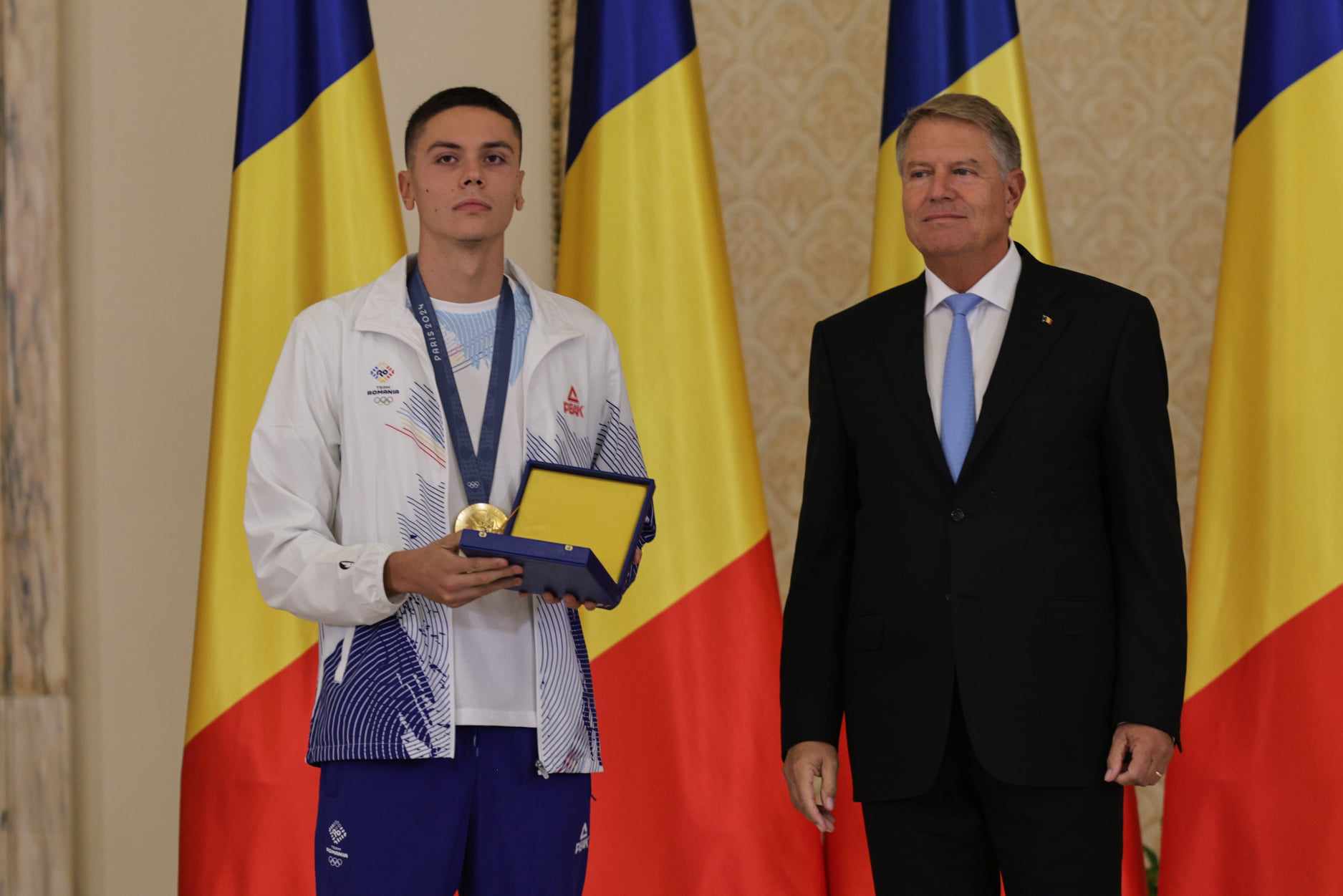 Gafă a președintelui Iohannis la decorarea medaliaţilor de la JO Paris. A spus „comemorarea”, în loc de „ceremonia” | VIDEO