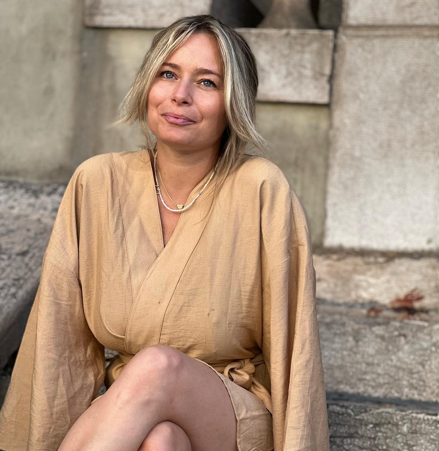Laura Cosoi își botează astăzi fetița, pe Lara. Designerul Stephan Pelger, prezent la eveniment. Ce tradiții se vor respecta și câți invitați sunt