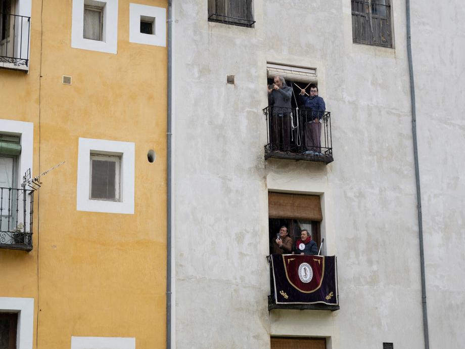 Săptămâna Mare, celebrată de creștini în carantină. Slujbe online și spovedanie în parcare