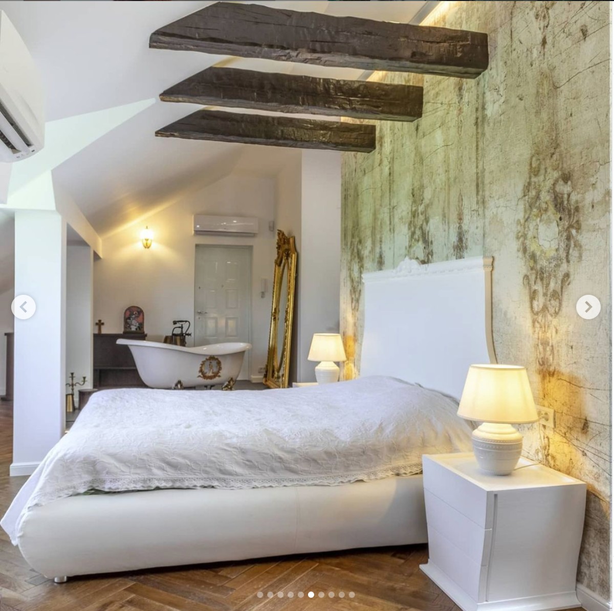 Imagini din casa în care locuiește Andreea Marin. Are cadă în dormitor și a amenajat vila după ideile ei