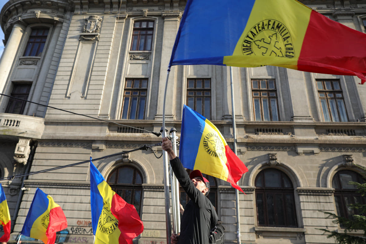 Protestul anti-restricții din Capitală, încheiat cu violențe și arestări. Manifestații și în alte orașe din țară