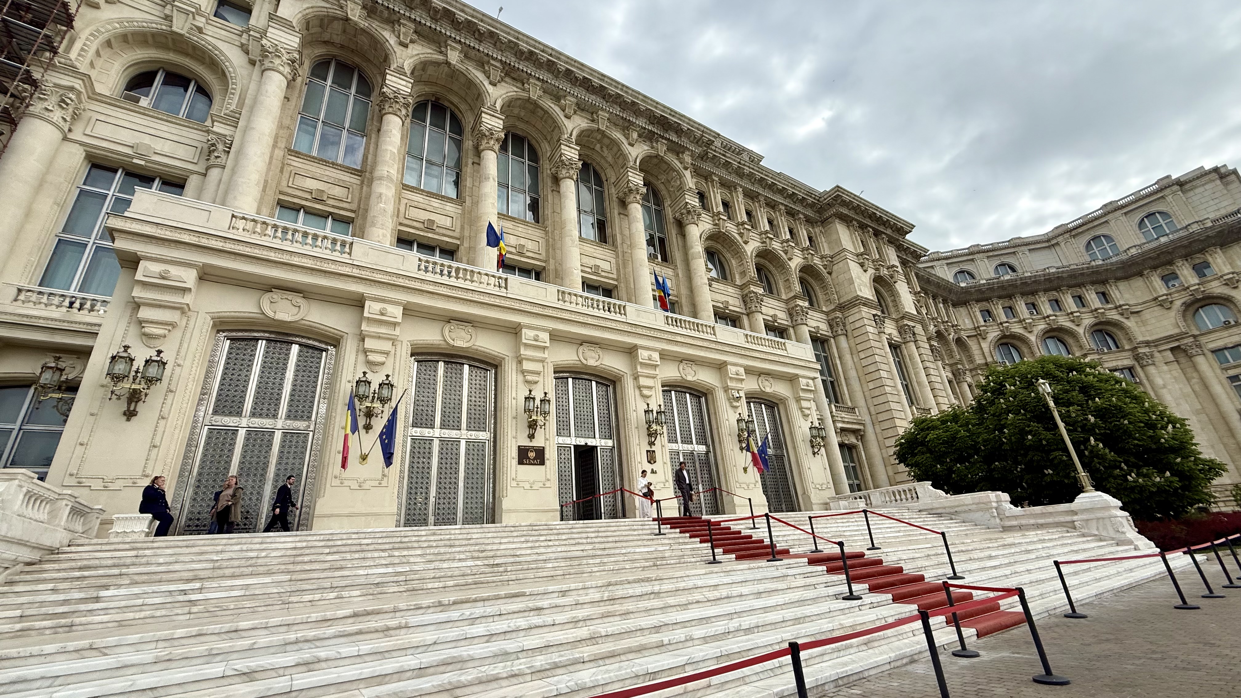 Secretele marmurei interzise de Ceaușescu și stema de 3,5 tone! Am vizitat Senatul României: buncărul pentru 300 de persoane și liniile de metrou fantomă
