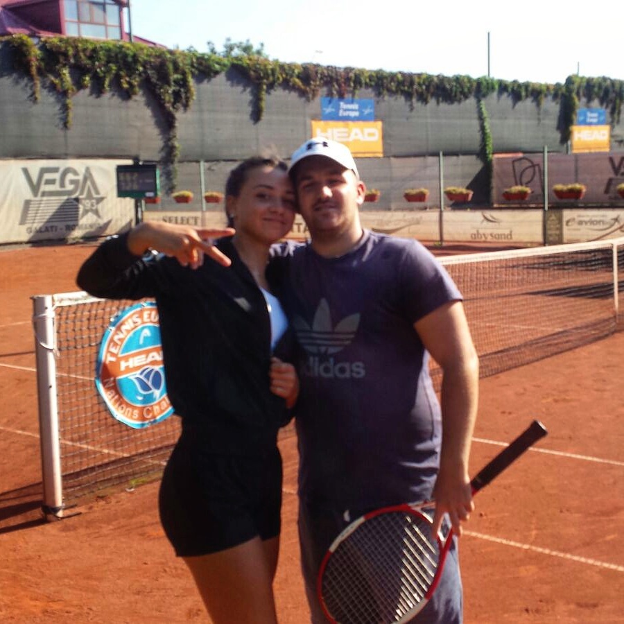 Elena Mădălina Căpraru, jucătoare de tenis suspendată pentru dopaj, comentează cazul Maria Șarapova: ”Toate sportivele de acest nivel au nevoie de suplimente”. Cum o dopa antrenorul Laurențiu Basarab: ”Putea să mă omoare!”