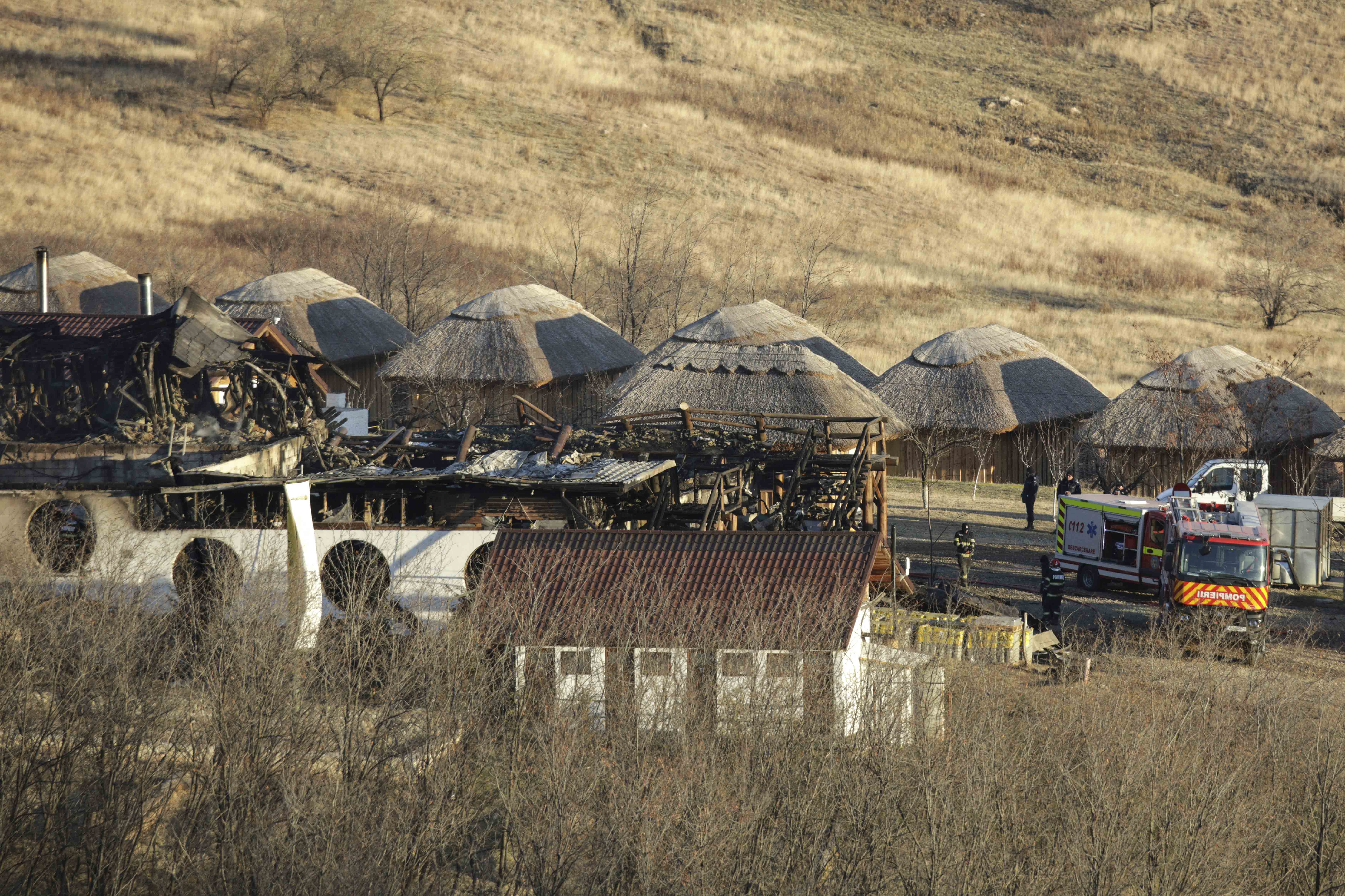 UPDATE | Incendiu la Ferma Dacilor: a fost recuperată a șaptea victimă - un copil. O altă persoană, încă dispărută. Pensiunea nu avea nici autorizație de construire