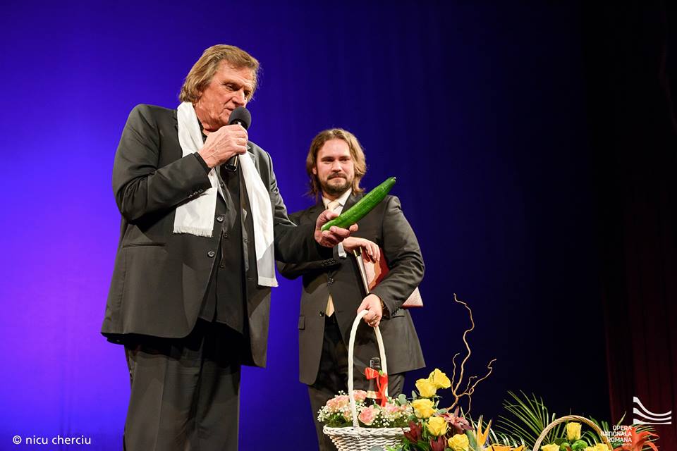 Doamnelor, castraveţi de la Florin Piersic! Maestrul a făcut show la aniversarea de 80 de ani! GALERIE FOTO