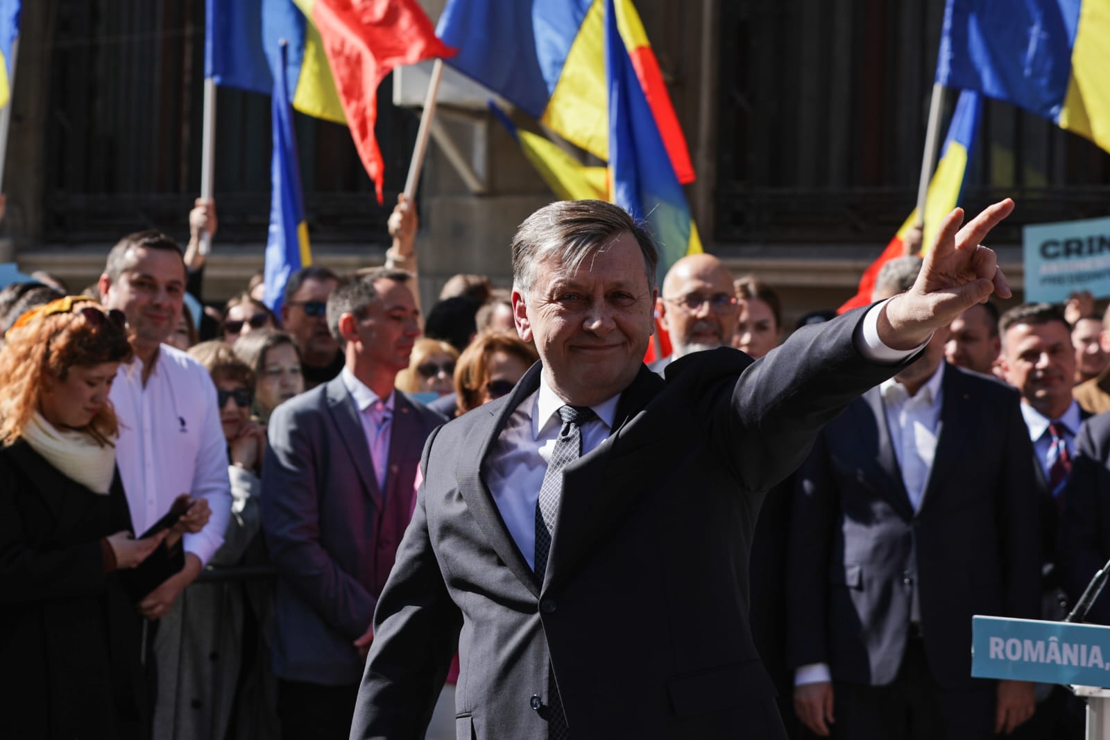 Crin Antonescu și-a depus candidatura la alegerile prezidențiale