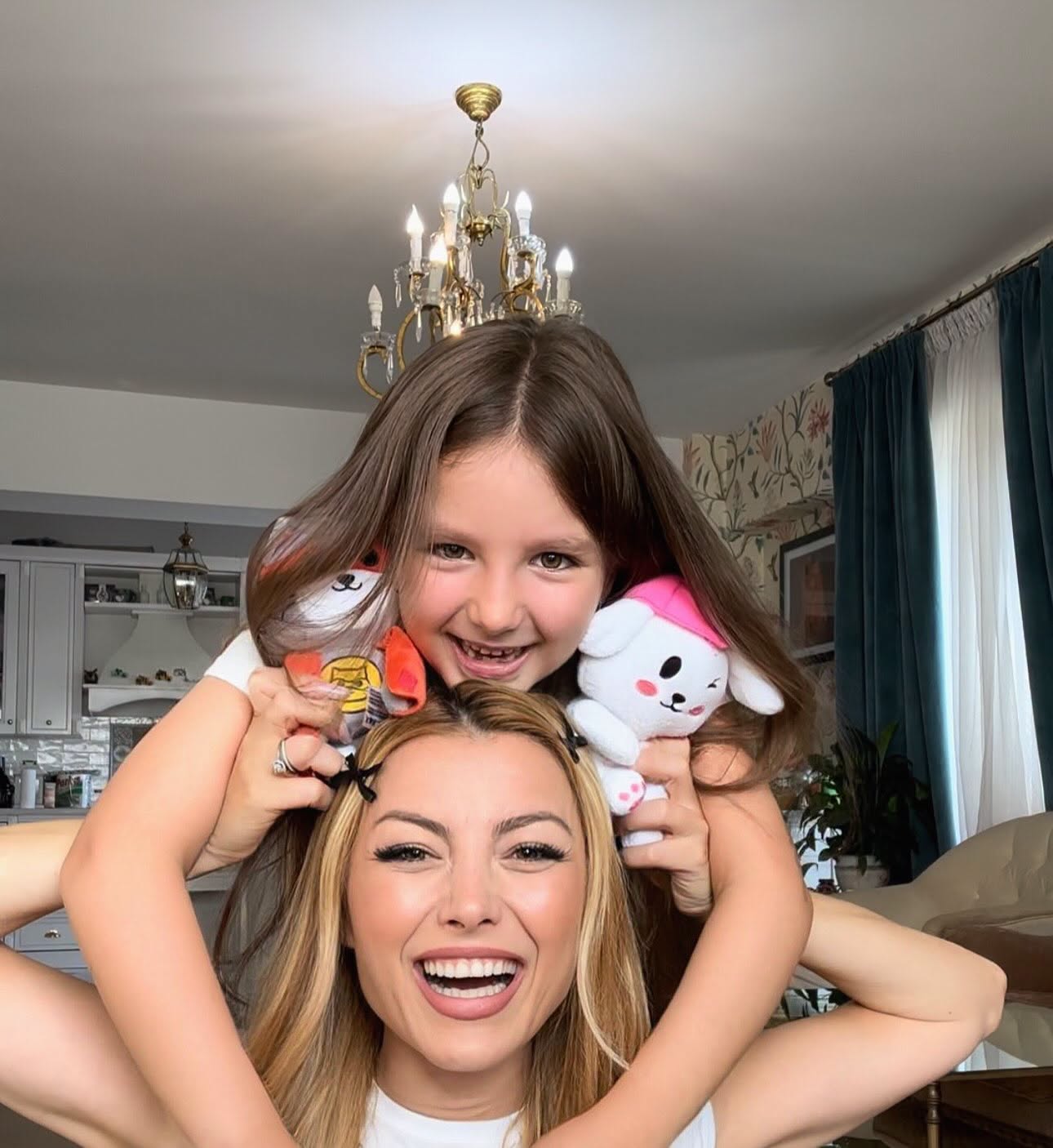 Imagini rare cu fetița Elenei Gheorghe. Amelie Nicole a împlinit 9 ani, iar mama ei i-a transmis un mesaj emoționant